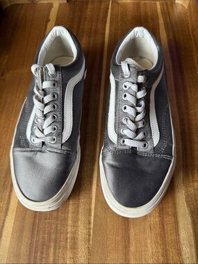 Vans Gray and White Low-Top Skate Sneakers-Size 7 Men’s/8.5 Women’s.